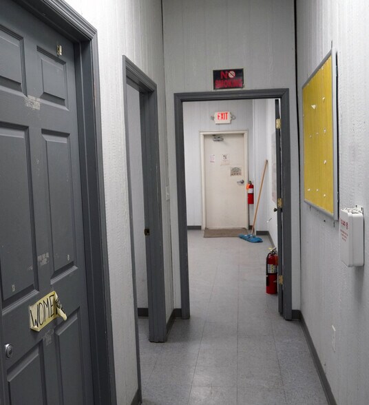 More Photos Of 150 Ayers Blvd, Belpre Light Distribution For Lease