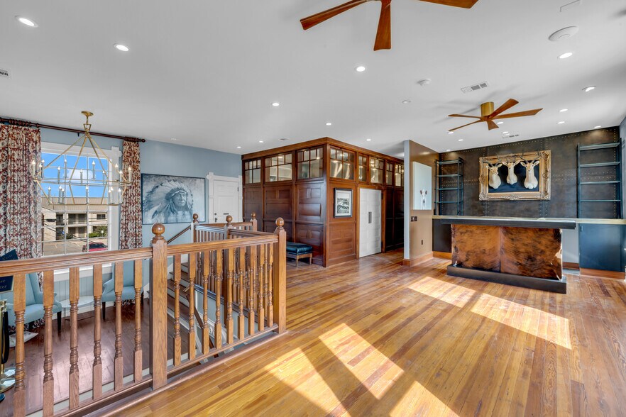 More Photos Of 601 Bessemer Ave, Llano Restaurant For Sale