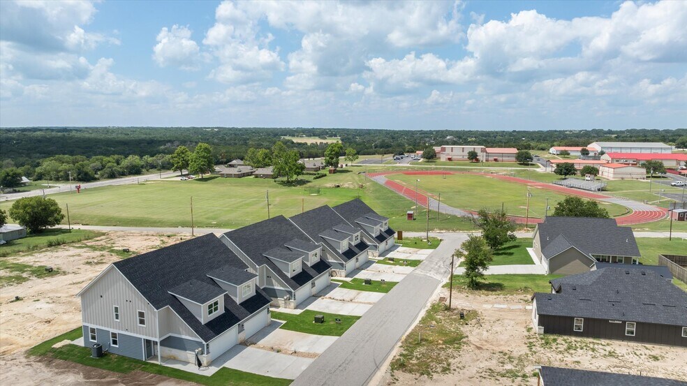 Primary Photo Of 710 N Sycamore St, Hico Apartments For Sale