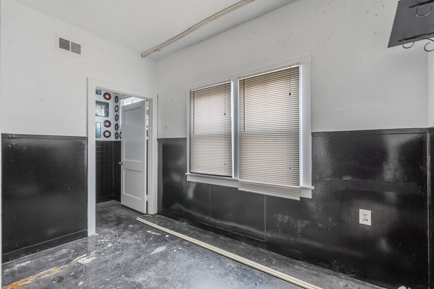 More Photos Of 9681 US 20, Cassville Restaurant For Sale