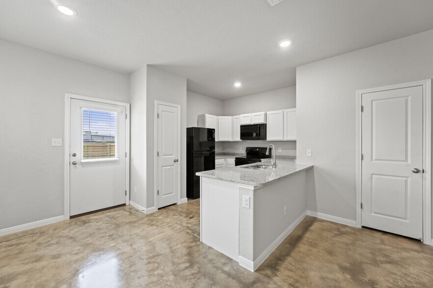 More Photos Of 8015 Dial Ike Dr, San Antonio Apartments For Sale