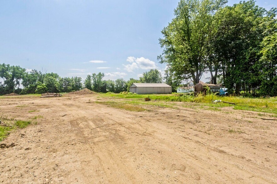 More Photos Of 166-186 Ashley Ave, West Springfield Land For Lease