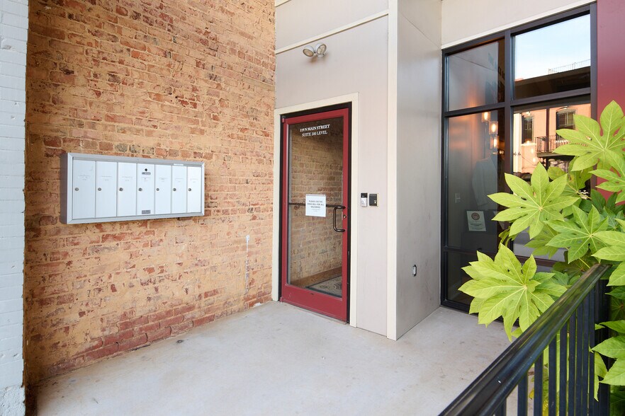 More Photos Of 119 N Main St, Mooresville Storefront Retail Office For Lease