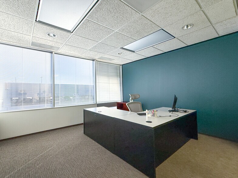 More Photos Of 2901 Wilcrest Dr, Houston Office For Lease