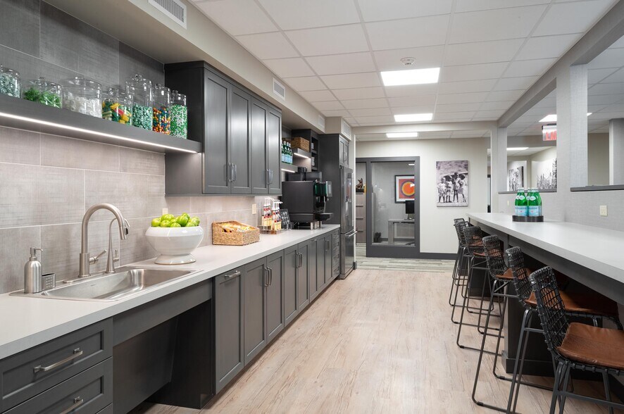 More Photos Of 475 N Weaber St, Annville Office For Sale