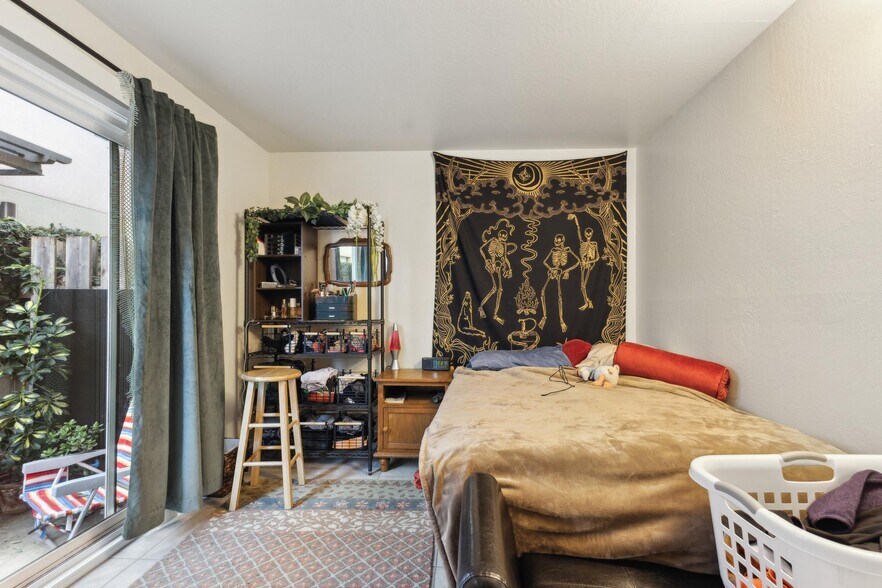 More Photos Of 6563 Shattuck Ave, Oakland Apartments For Sale