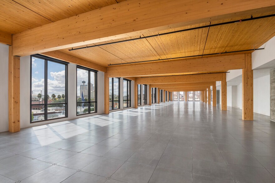 More Photos Of 711 Broadway St, San Antonio Office For Sale