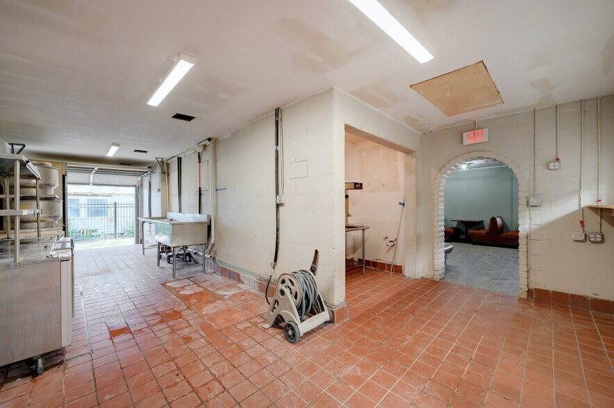 More Photos Of 2200-2204 S WW White Rd, San Antonio Restaurant For Lease