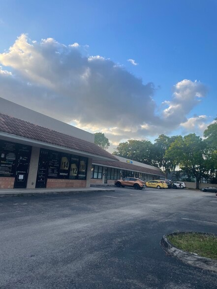 More Photos Of 8455-8471 W Oakland Park Blvd, Sunrise Office For Lease