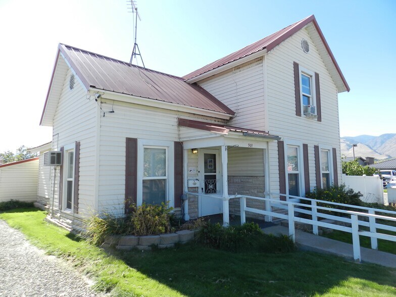 Primary Photo Of 901 Main St, Salmon Office For Sale