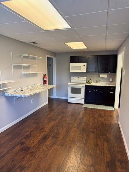 More Photos Of 5007 Industrial Rd, Wall Warehouse For Lease