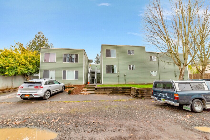 More Photos Of 8415 N Fessenden St, Portland Apartments For Sale