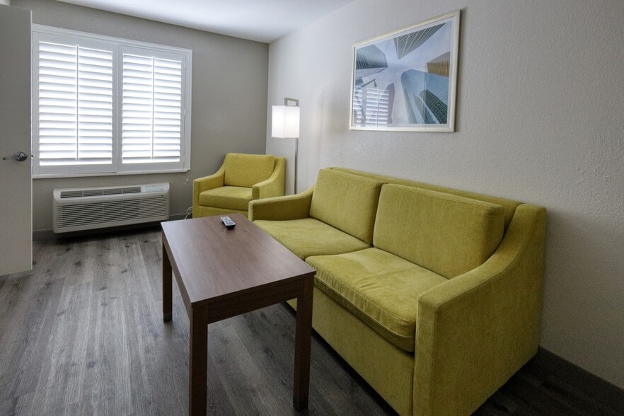 More Photos Of 18032 McKay Dr, Humble Hotel For Sale