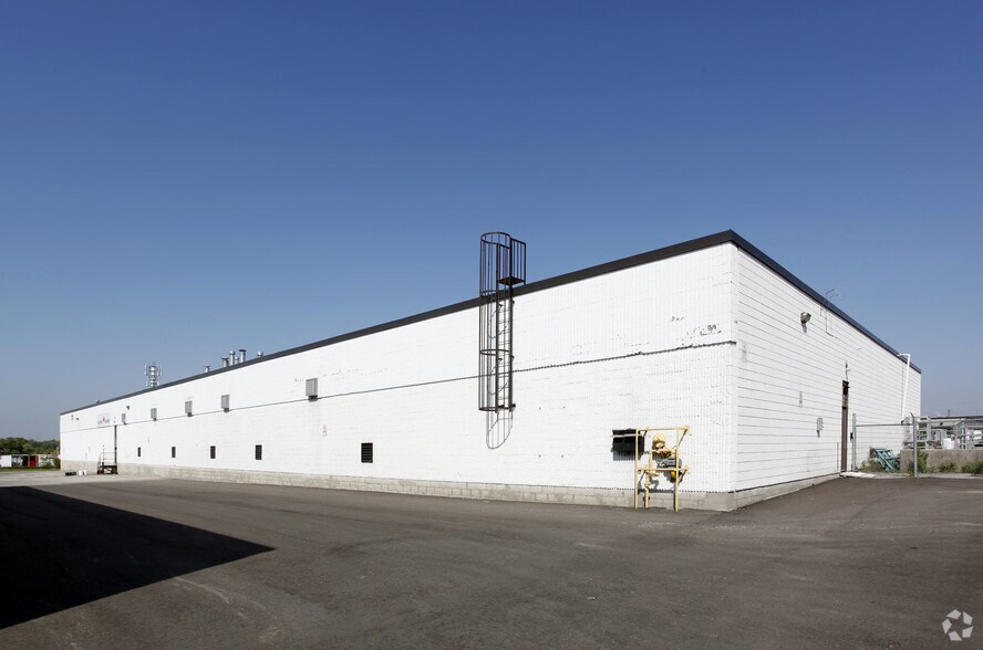 Primary Photo Of 1201 Fewster Dr, Mississauga Manufacturing For Lease