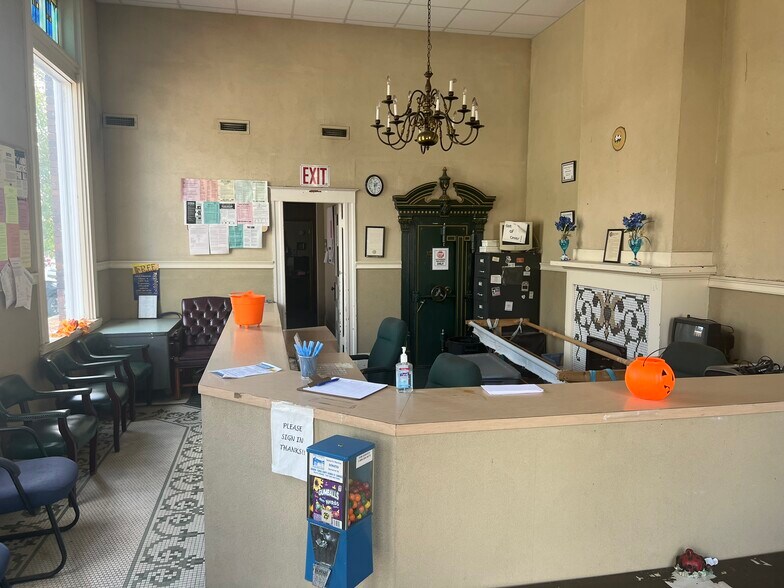 More Photos Of 124 E College Ave, Ashburn Loft Creative Space For Sale