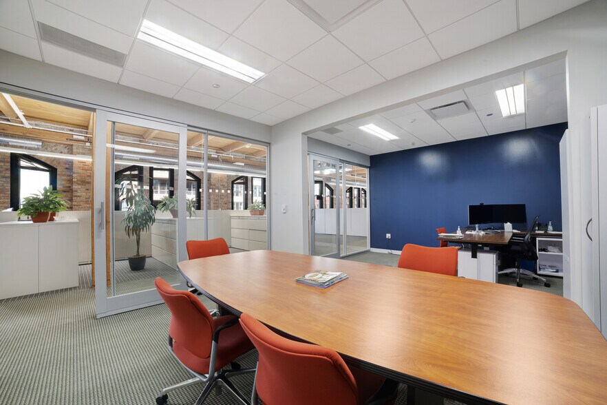 More Photos Of 560-566 W Lake St, Chicago Loft Creative Space For Lease