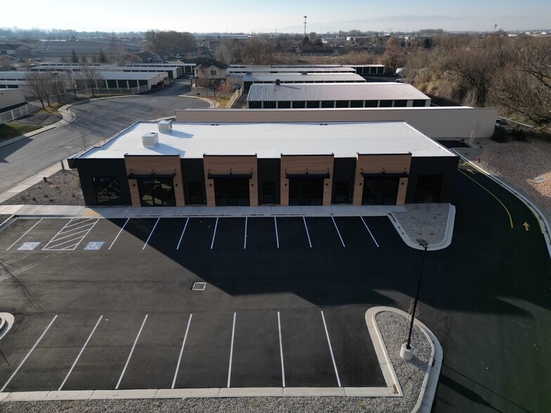 More Photos Of 1075 N Main St, Springville Storefront For Lease