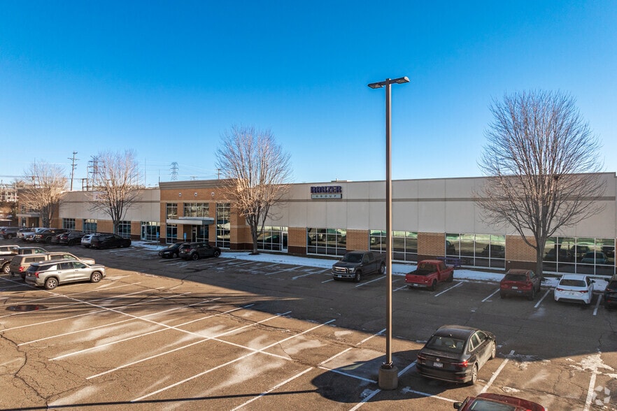 More Photos Of 7003 W Lake St, Saint Louis Park Showroom For Lease