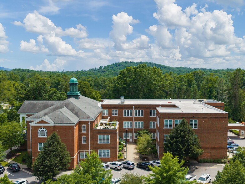 More Photos Of 4 Vanderbilt Park Dr, Asheville Office For Sale