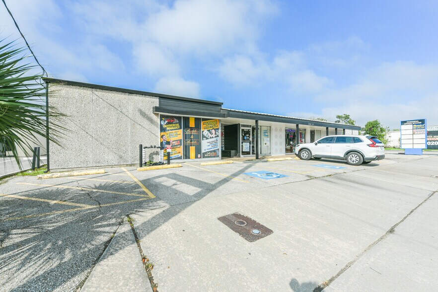 More Photos Of 1022-1024 Pasadena Blvd, Pasadena Medical For Lease