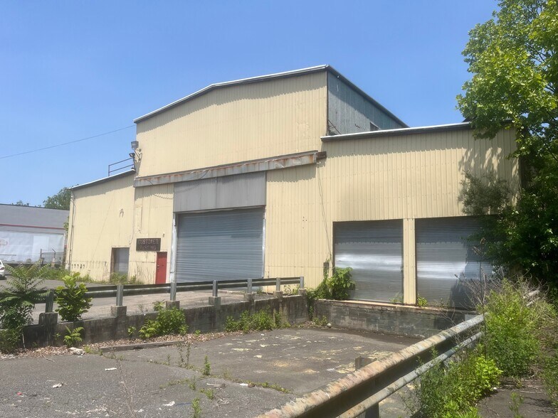 More Photos Of 3 Smalley Ave, Middlesex Warehouse For Lease