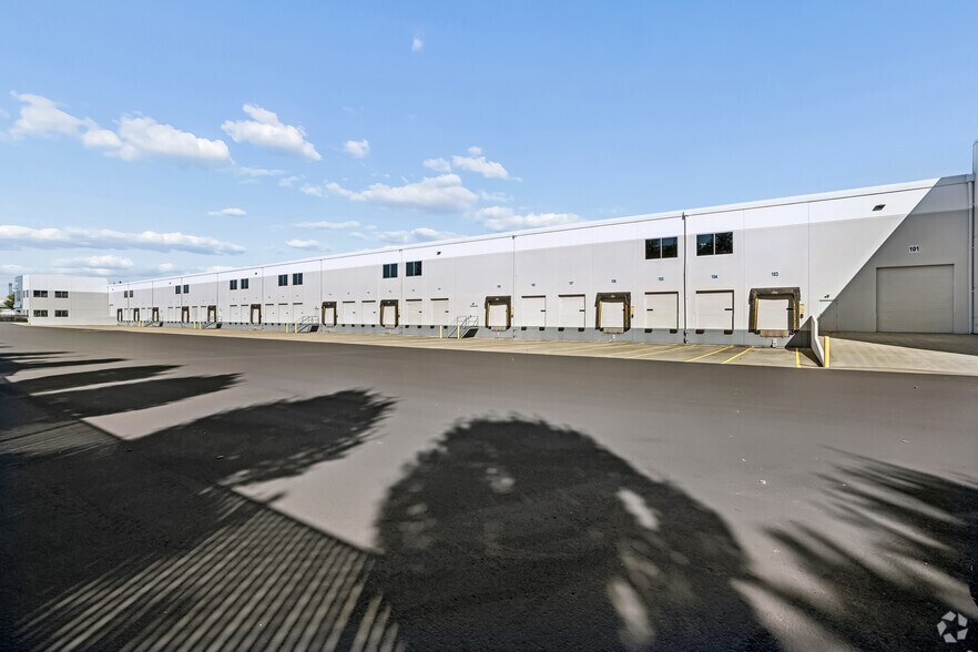 More Photos Of 3401 96th St S, Lakewood Distribution For Lease