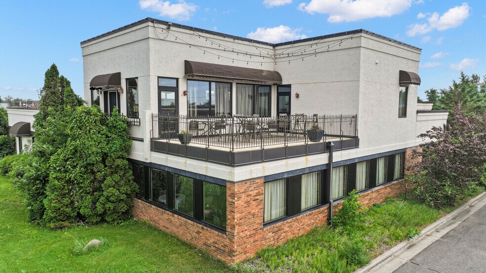 More Photos Of 824 Paul Bunyan, Bemidji Restaurant For Sale