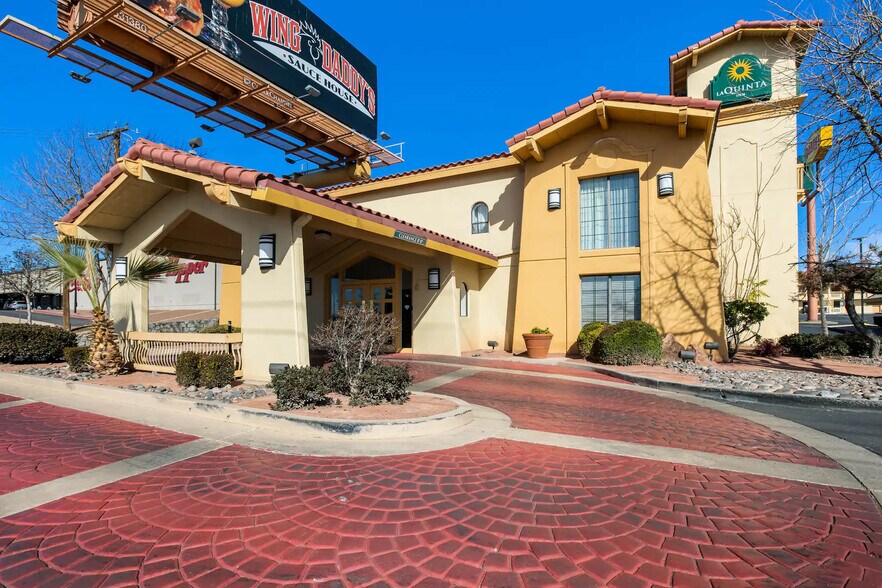 More Photos Of 11033 W Gateway Blvd, El Paso Hotel For Sale