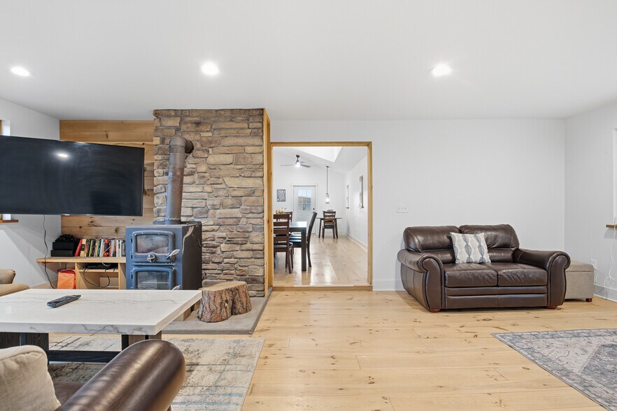 More Photos Of 1636 Lakemoor Dr, Florissant Specialty For Sale