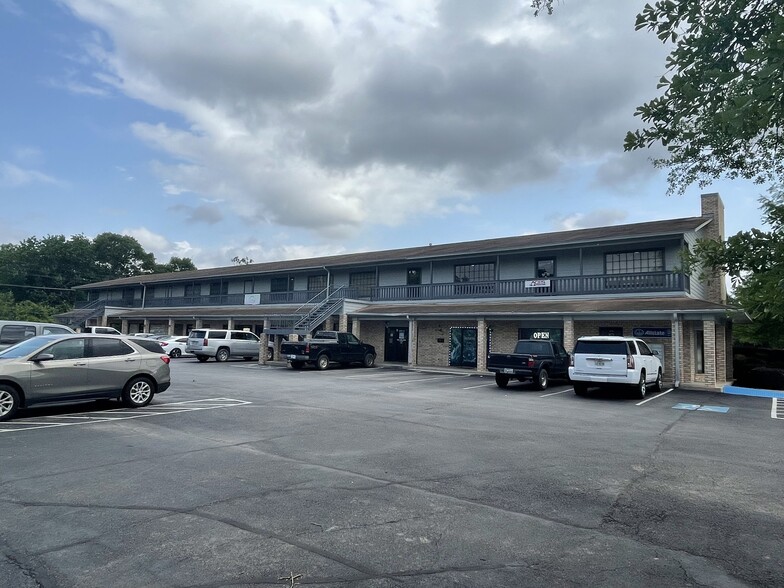 Primary Photo Of 812 W Dallas St, Conroe Medical For Lease