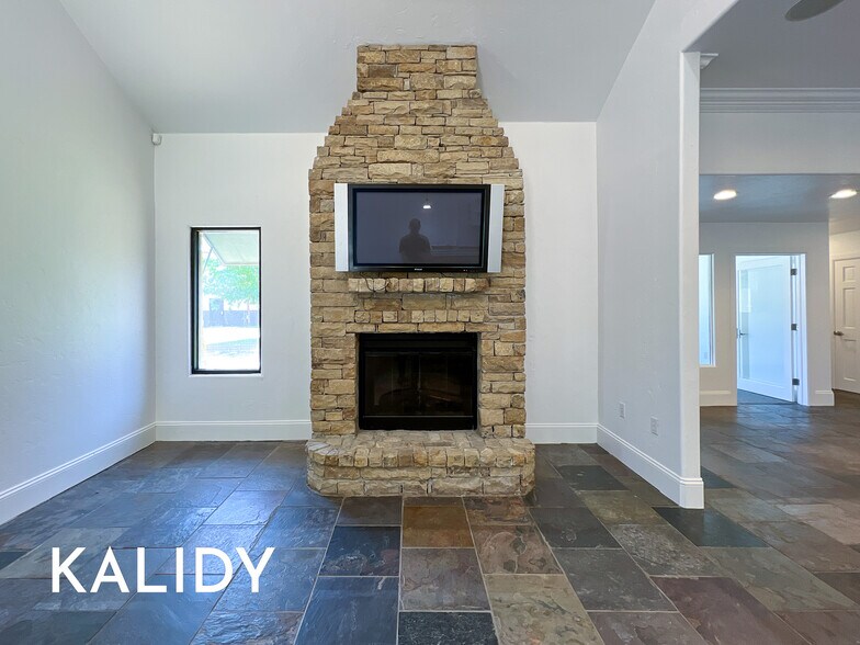 More Photos Of 14909 N Kelly Ave, Edmond Loft Creative Space For Lease