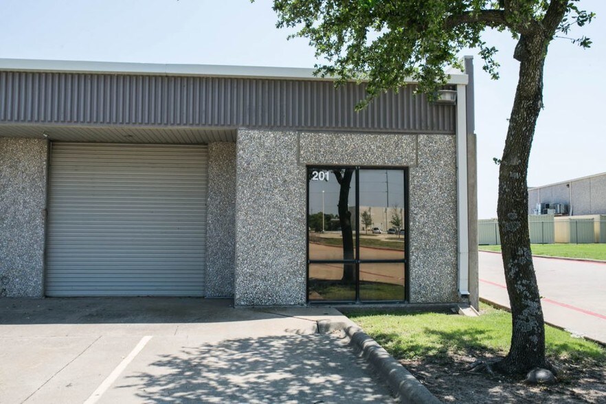 More Photos Of 500 E Arapaho Rd, Richardson Flex For Lease