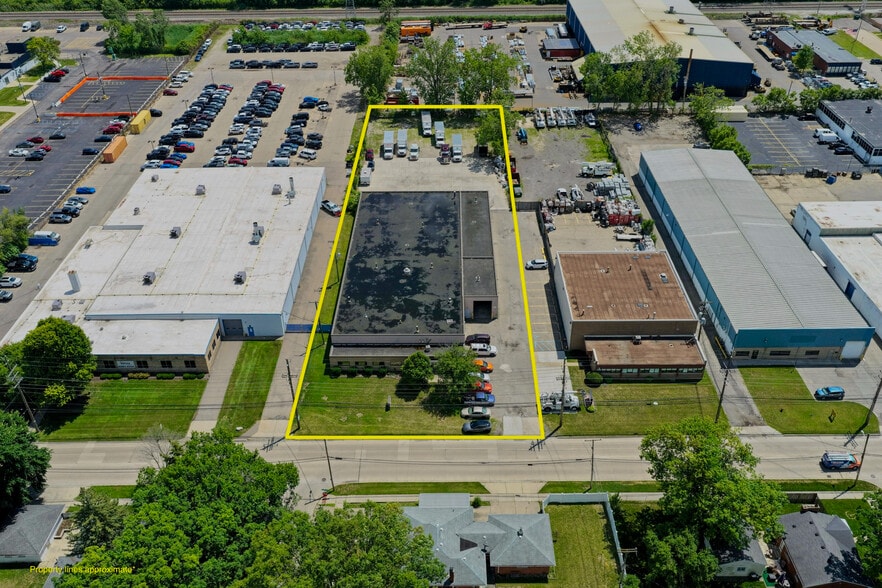More Photos Of 25215 Glendale St, Redford Township Warehouse For Lease
