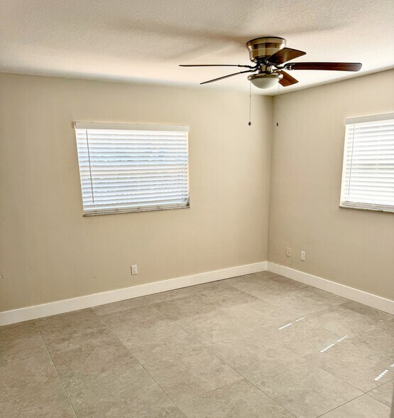 More Photos Of 1630 Redwood St, Sarasota Apartments For Sale