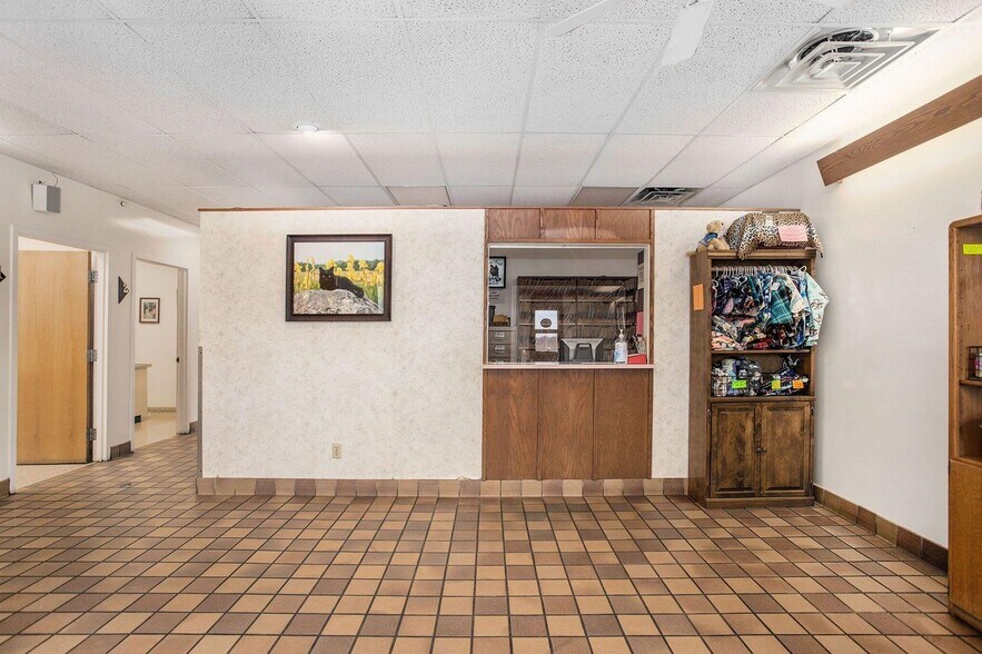 More Photos Of 2007 E Apple Ave, Muskegon Medical For Sale