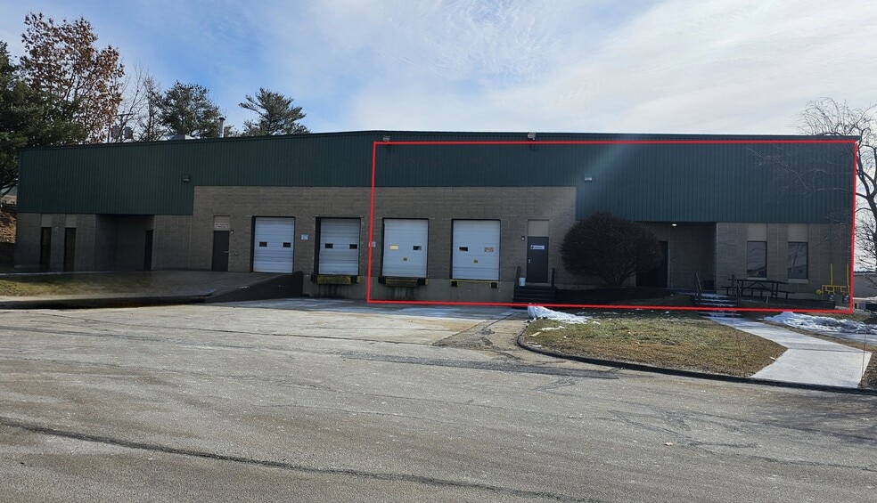 More Photos Of 15-17 Tinker Ave, Londonderry Warehouse For Lease