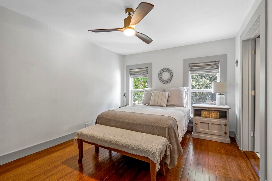 More Photos Of 115 N 1st St, Midlothian Storefront Retail Office For Sale