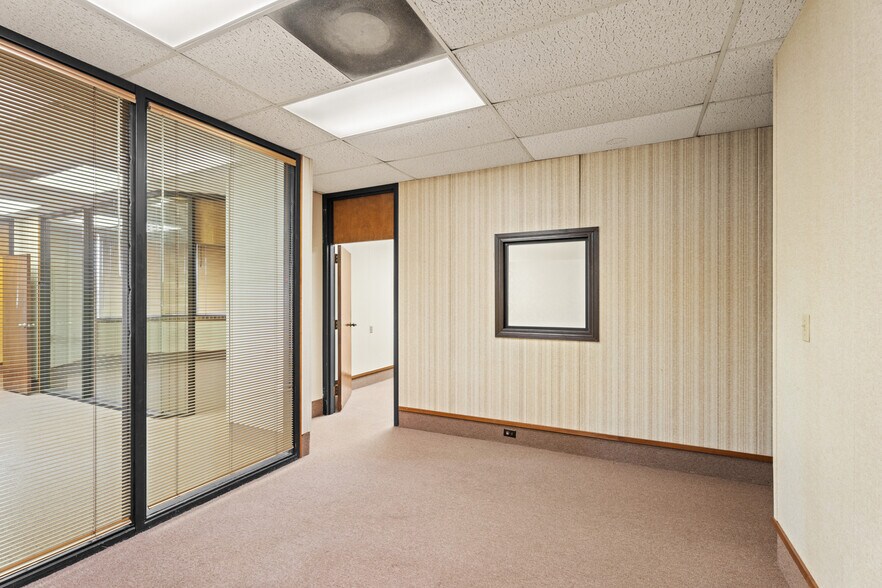 More Photos Of 1212 S Air Depot Blvd, Oklahoma City Office For Sale