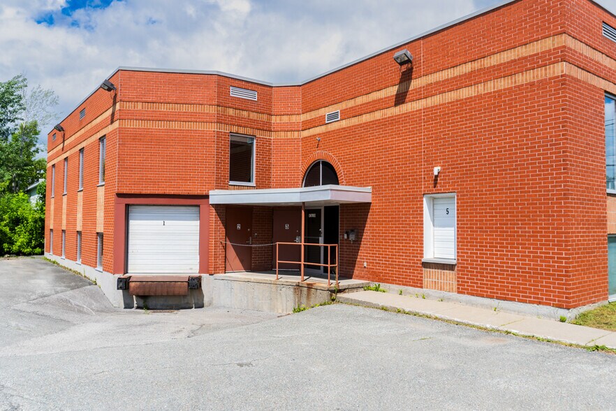 More Photos Of 786 St King E, Sherbrooke Storefront Retail Office For Sale