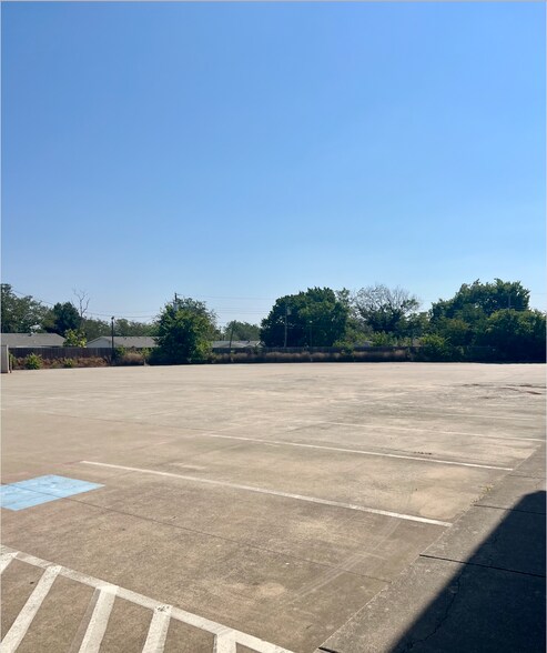 More Photos Of 760 Jim Wright Fwy, Fort Worth Showroom For Sale