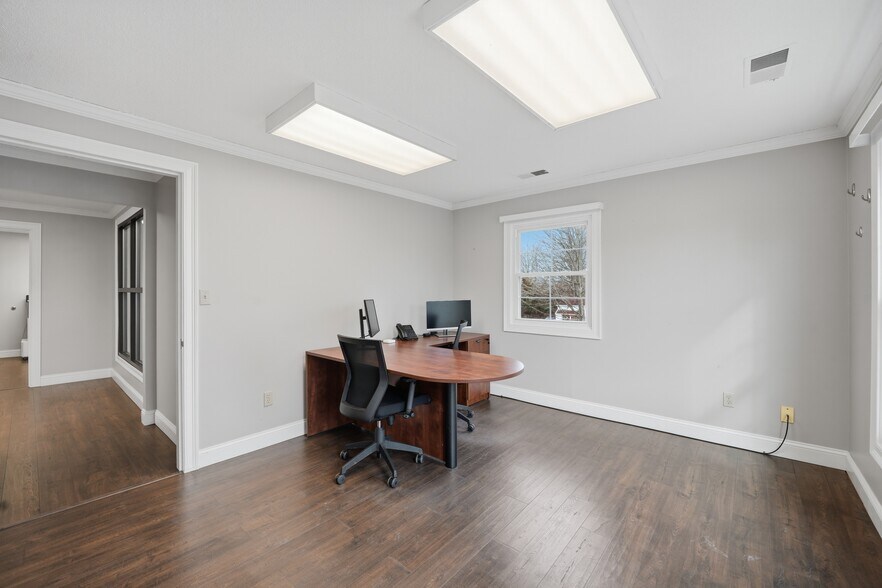 More Photos Of 37 Main St, Belchertown Office For Lease