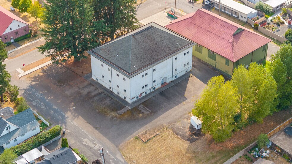 More Photos Of 229 E Monroe St, Carlton Apartments For Sale