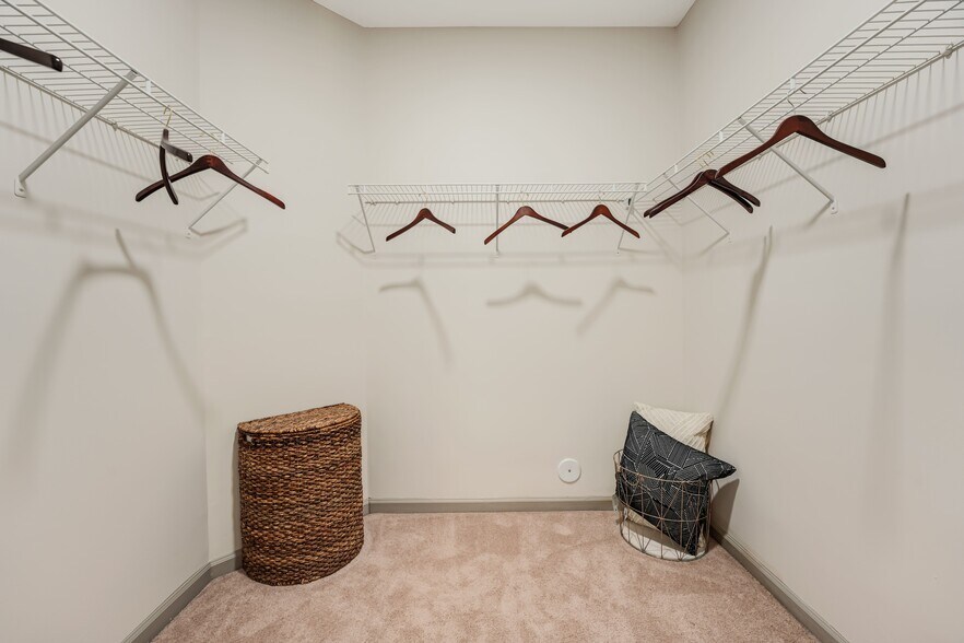 More Photos Of 900 E Six Forks Rd, Raleigh Apartments For Lease