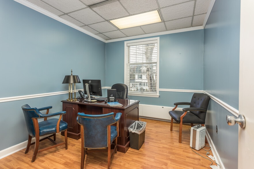 More Photos Of 20 S Stewart St, Winchester Medical For Sale