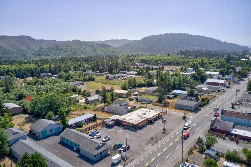 More Photos Of 780-782 US 101, Chinook Restaurant For Sale