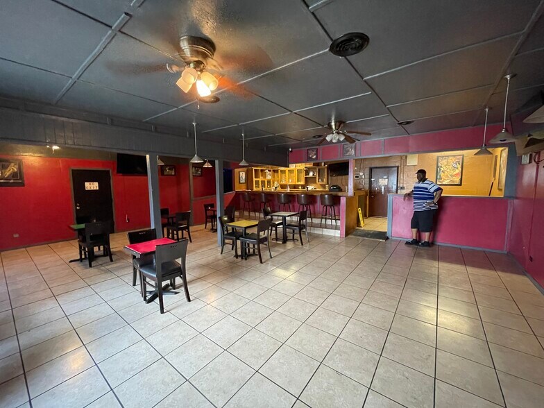 More Photos Of 410 W Beresford Ave, Deland General Retail For Sale