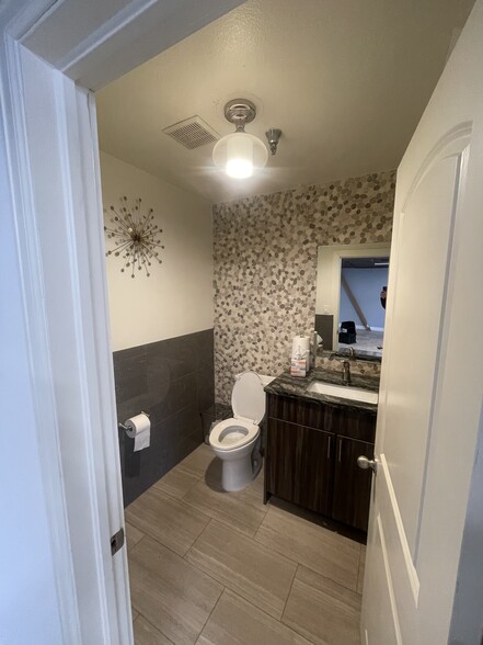 More Photos Of 1150-1162 S Lipan St, Denver Light Manufacturing For Lease