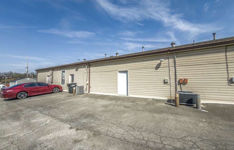 More Photos Of 223 W Virginia Ave, Vinton Storefront Retail Office For Lease