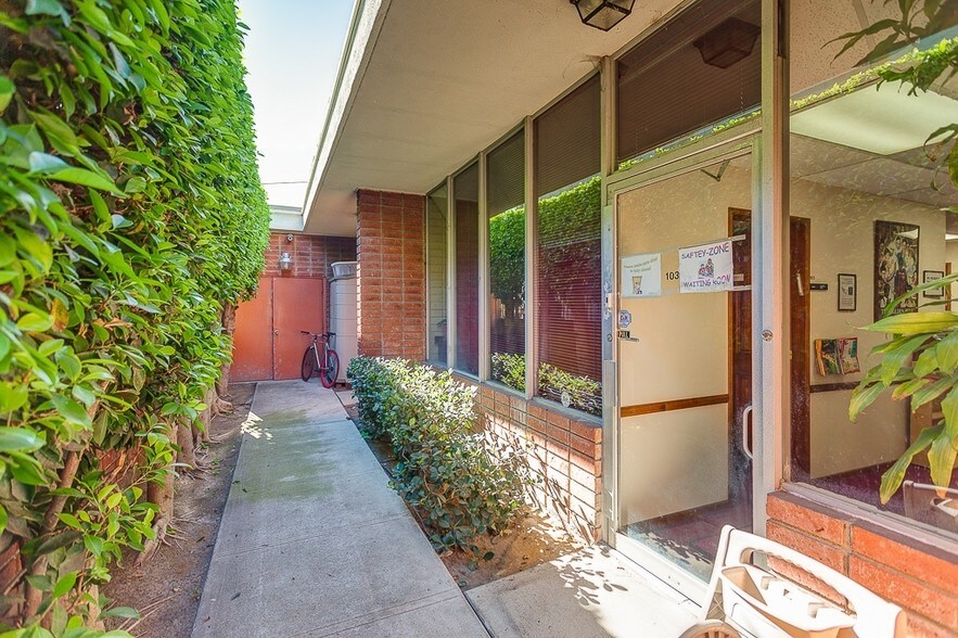 More Photos Of 8512 Whitworth Dr, Los Angeles Loft Creative Space For Lease