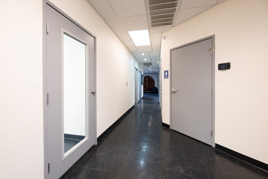 More Photos Of 601 S Rancho Dr, Las Vegas Medical For Sale